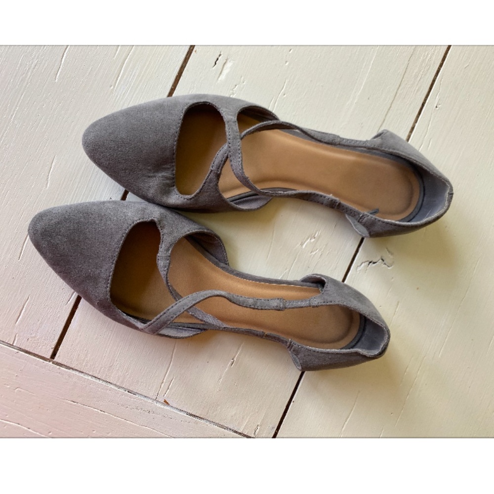 grey pointy toed flats